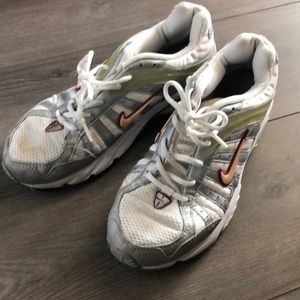3 FOR $20 DEAL🎉🎉🎉 Nike women’s shoes